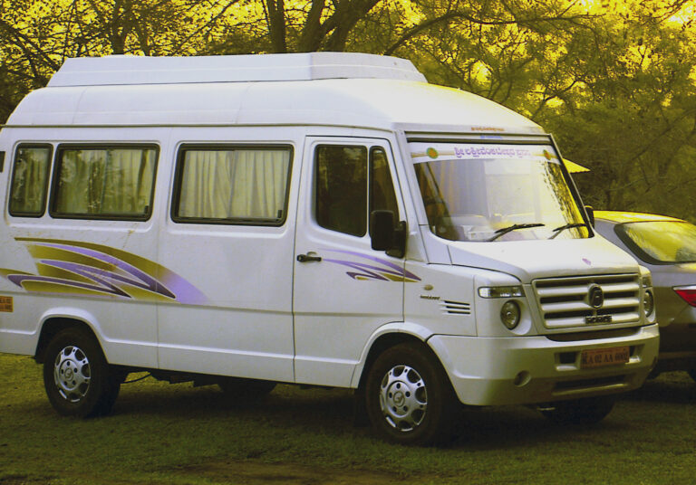 Tempo Traveller &mdash; 12 to 17 passengers