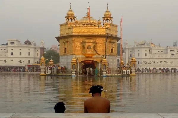 Jalandhar to Golden Temple Amritsar two way taxi service for religious and sightseeing tour